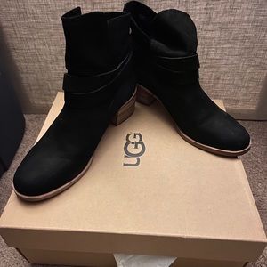 UGG women’s Boots Never worn 9.5